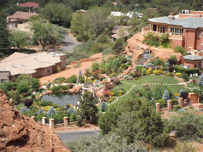 DSCF0198.JPG - Sedona - red rocks - view of mansion from Chapel of the Holy Cross