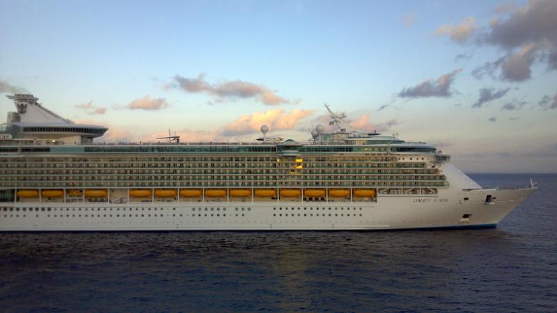 2013-01-22_07-50-34_313.jpg - Royal Caribbean cruise ship close by