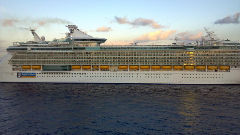 2013-01-22_07-50-45_252.jpg - Royal Caribbean cruise ship close by